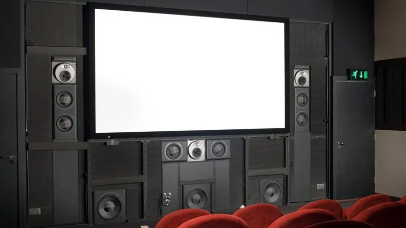 Chcesz stworzyć kino domowe oparte na głośnikach instalacyjnych? Zapraszamy do Top Hi-Fi & Wideo Design.