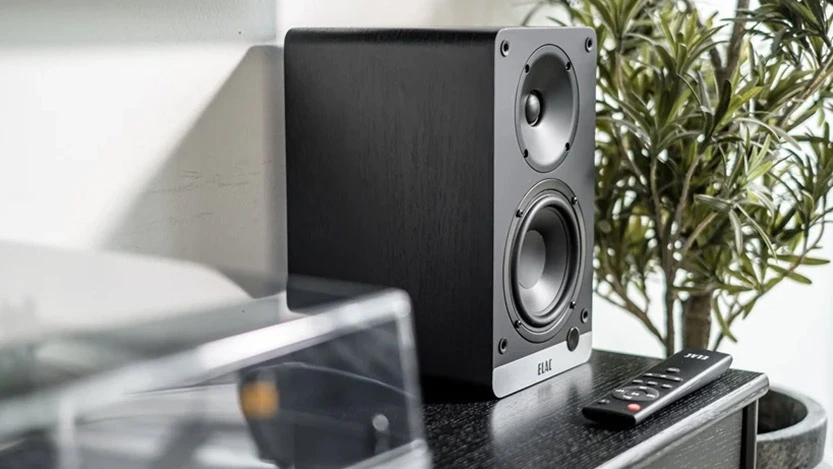 Elac ConneX zapewnia przewodowe połączenie głośnika ze źródłem dźwięku