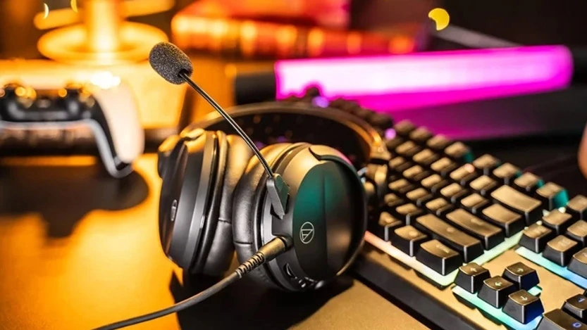 Słuchawki gamingowe zapewniają przestrzenny dźwięk i doskonałe dopasowanie do głowy użytkownika