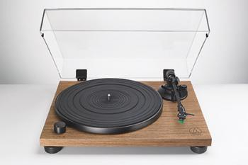 AT-LPW40WN - nowy w pełni manualny gramofon z napędem paskowym od Audio-Techniki