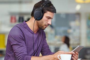 ATH-MSR7b – idealne słuchawki dla bardziej konwencjonalnych odbiorców