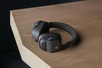 „Świetne brzmienie i bogactwo funkcji” – test modelu Yamaha YH-L700A na Audiostereo