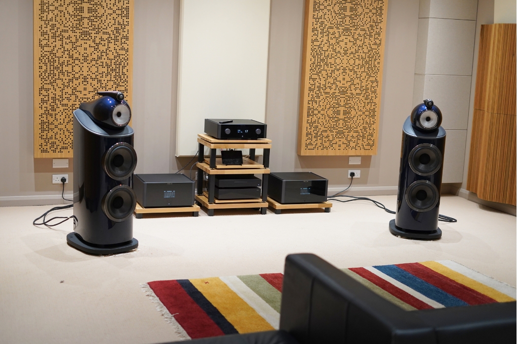 Bowers & Wilkins 801 D4 Signature