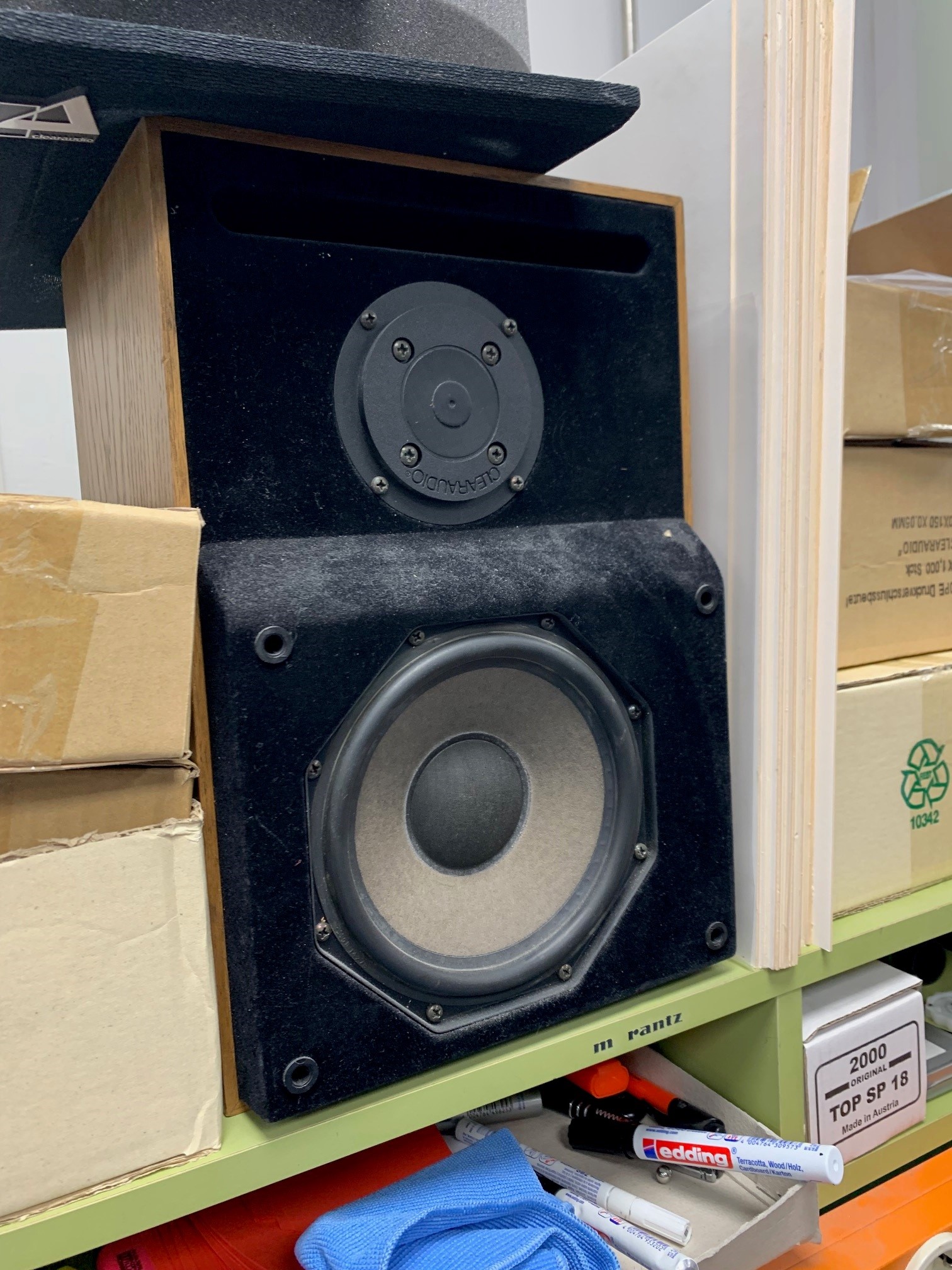 jeden z pierwszych produktów firmy ClearAudio czyli….głośnik Delta 2 (firma zaczynała od produkcji głośników właśnie)