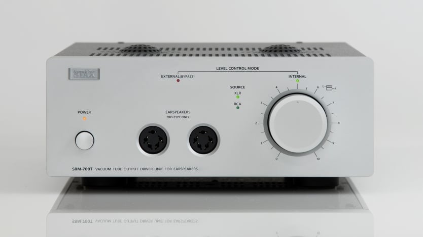 SRM-700T to jeden z najlepszych wzmacniaczy słuchawkowych w najnowszej historii firmy STAX