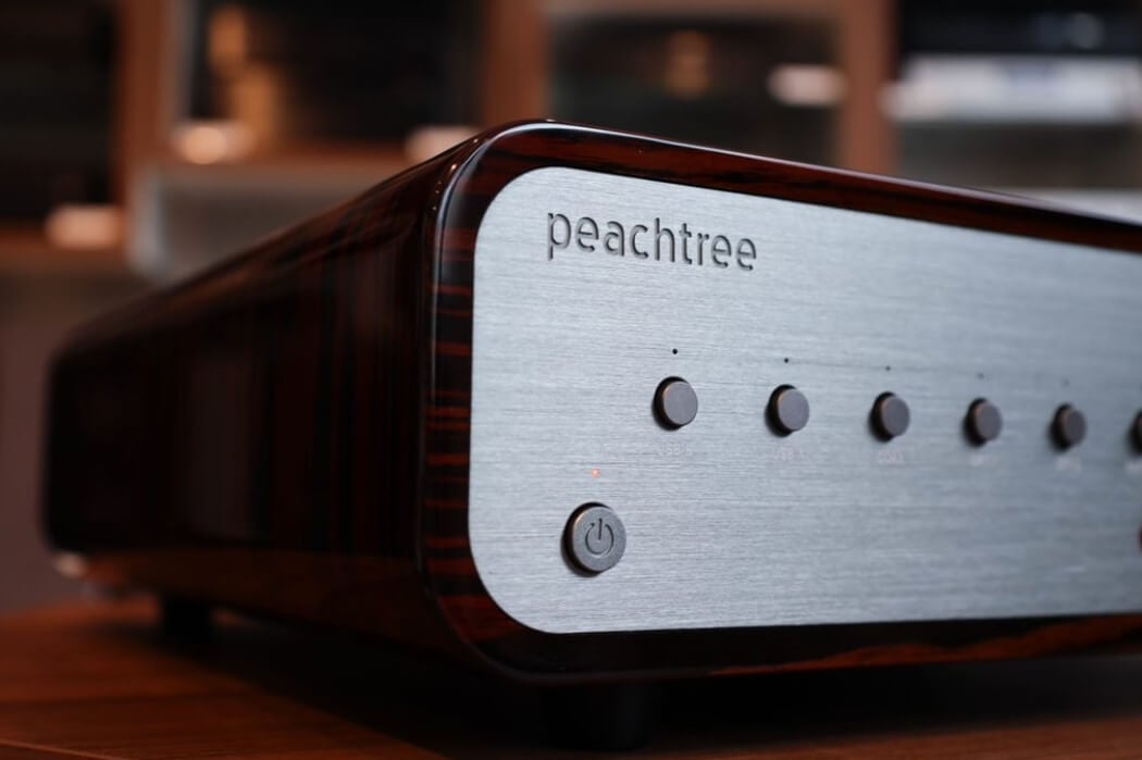 Peachtree Audio Nova 500 ma także funkcje przetwornika dac i przedwzmacniacza gramofonowego