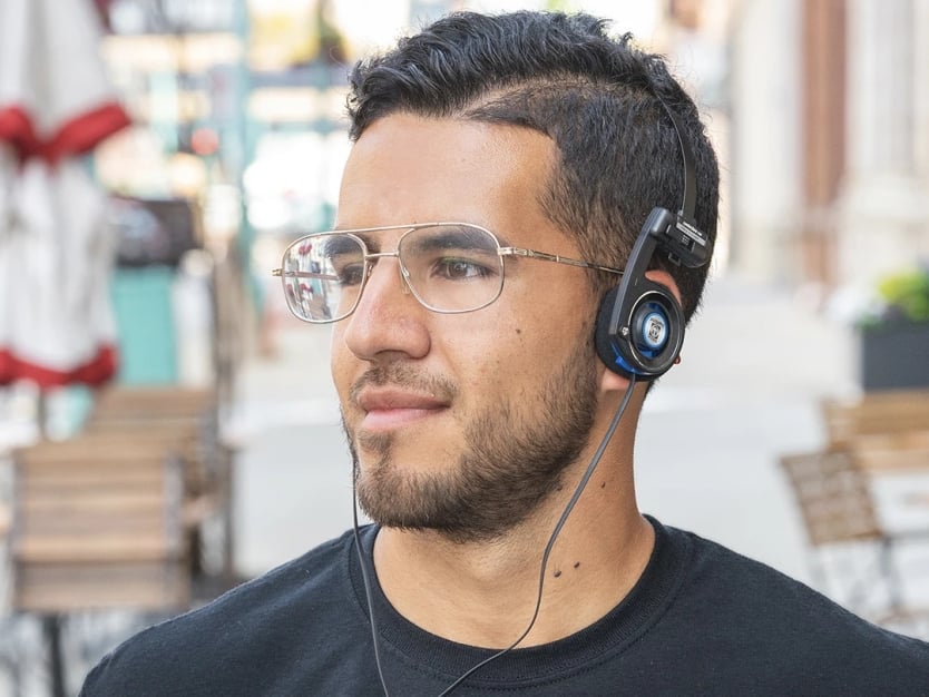 W przypadku słuchawek Koss mamy do czynienia z prawdziwym bestsellerem - modelem Porta Pro, który dostępny jest w różnych wersjach - zarówno przewodowych, jak i bezprzewodowych.